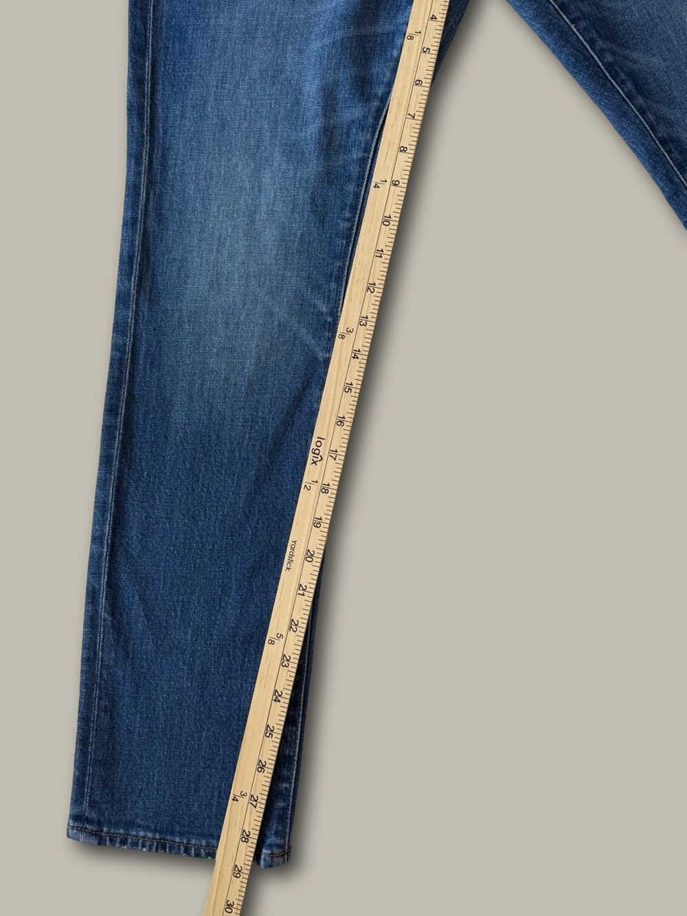 Madewell High Rise Slim Boyjean Size 28 Medium Wash Distressed Pocket Detail - Picture 9 of 9